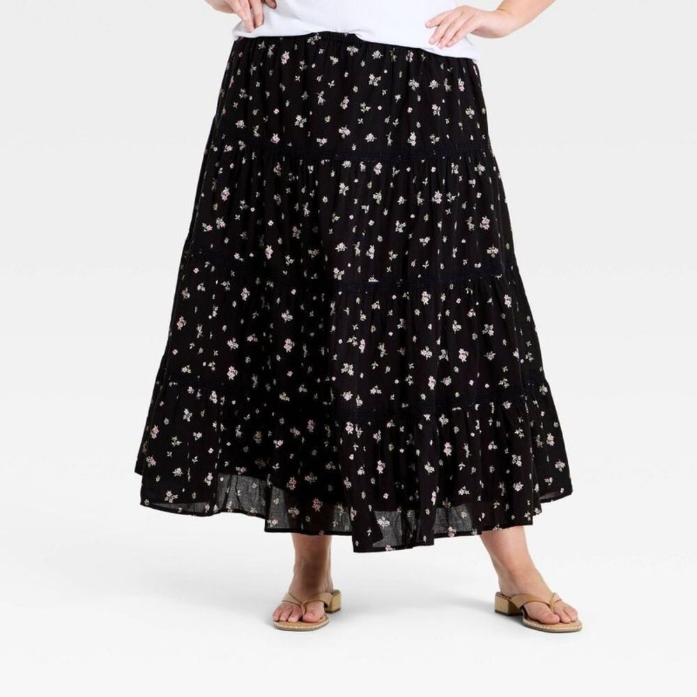 Women's Lace Maxi Pull On Skirt - Universal Thread Black Floral 1X